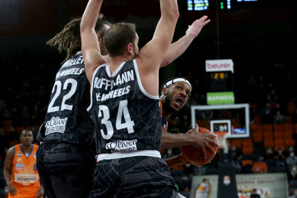 别赛场上拼 别赛场上拼