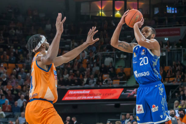 的紧密配合 的紧密配合